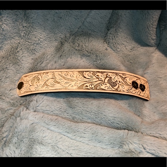 Bracelet - Handmade from Vintage leather belt - Picture 3 of 3